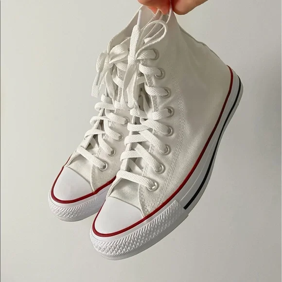 ⛔SOLD⛔ White Converse Sneakers - Picture 2 of 9